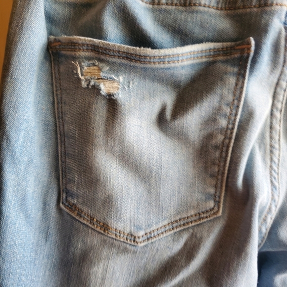 Universal Thread distressed skinny jeans Size 2 NWT - Picture 3 of 6